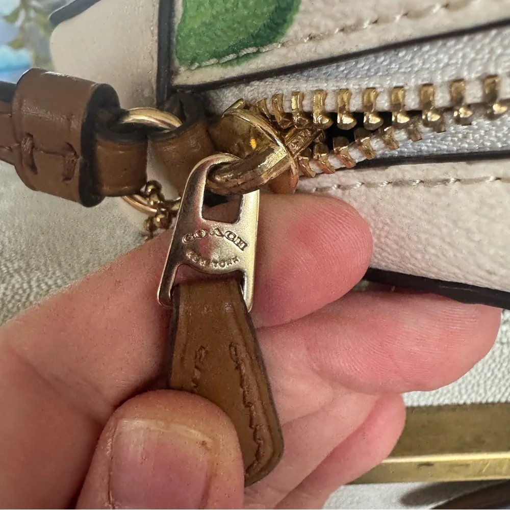 Coach White and Green Lime Crossbody Camera Style Bag - Picture 7 of 16